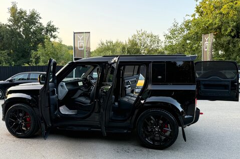 Land Rover Defender X-DYNAMIC SE MHEV - PREDATOR BODYKIT - 22 INCH ALLOYS -FULL LAND ROVER SERV 19