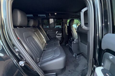 Land Rover Defender X-DYNAMIC SE MHEV - PREDATOR BODYKIT - 22 INCH ALLOYS -FULL LAND ROVER SERV 17