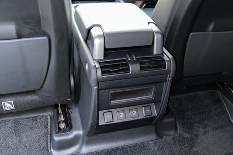 Land Rover Defender X-DYNAMIC SE MHEV - PREDATOR BODYKIT - 22 INCH ALLOYS -FULL LAND ROVER SERV 31