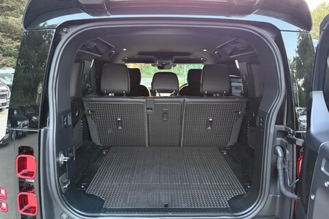 Land Rover Defender X-DYNAMIC SE MHEV - PREDATOR BODYKIT - 22 INCH ALLOYS -FULL LAND ROVER SERV 55