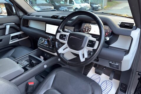 Land Rover Defender X-DYNAMIC SE MHEV - PREDATOR BODYKIT - 22 INCH ALLOYS -FULL LAND ROVER SERV 14