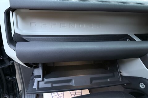 Land Rover Defender X-DYNAMIC SE MHEV - PREDATOR BODYKIT - 22 INCH ALLOYS -FULL LAND ROVER SERV 57