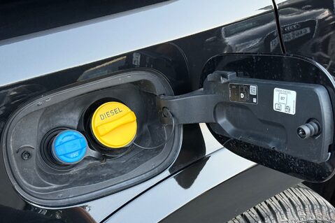 Land Rover Defender X-DYNAMIC SE MHEV - PREDATOR BODYKIT - 22 INCH ALLOYS -FULL LAND ROVER SERV 65