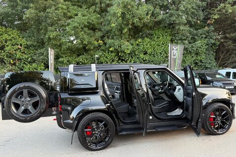 Land Rover Defender X-DYNAMIC SE MHEV - PREDATOR BODYKIT - 22 INCH ALLOYS -FULL LAND ROVER SERV 20