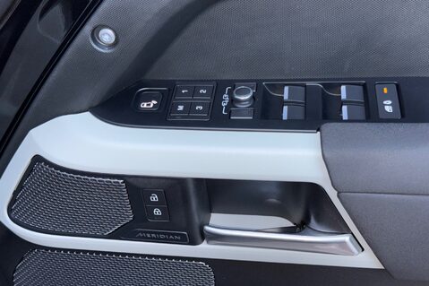 Land Rover Defender X-DYNAMIC SE MHEV - PREDATOR BODYKIT - 22 INCH ALLOYS -FULL LAND ROVER SERV 38