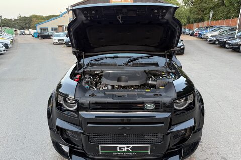 Land Rover Defender X-DYNAMIC SE MHEV - PREDATOR BODYKIT - 22 INCH ALLOYS -FULL LAND ROVER SERV 60