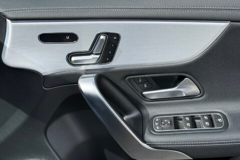 Mercedes-Benz A Class AMG A 35 4MATIC PREMIUM PLUS MHEV - AERO KIT -PAN ROOF -ELECTRIC SEATS 44