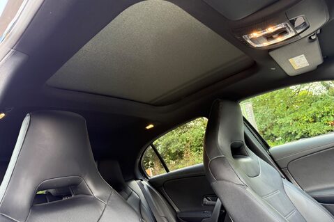 Mercedes-Benz A Class AMG A 35 4MATIC PREMIUM PLUS MHEV - AERO KIT -PAN ROOF -ELECTRIC SEATS 64