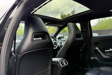 Mercedes-Benz A Class AMG A 35 4MATIC PREMIUM PLUS MHEV - AERO KIT -PAN ROOF -ELECTRIC SEATS 38