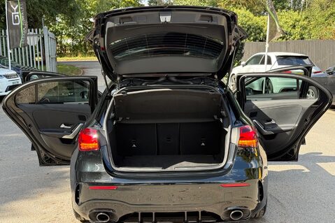 Mercedes-Benz A Class AMG A 35 4MATIC PREMIUM PLUS MHEV - AERO KIT -PAN ROOF -ELECTRIC SEATS 26