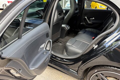 Mercedes-Benz A Class AMG A 35 4MATIC PREMIUM PLUS MHEV - AERO KIT -PAN ROOF -ELECTRIC SEATS 36