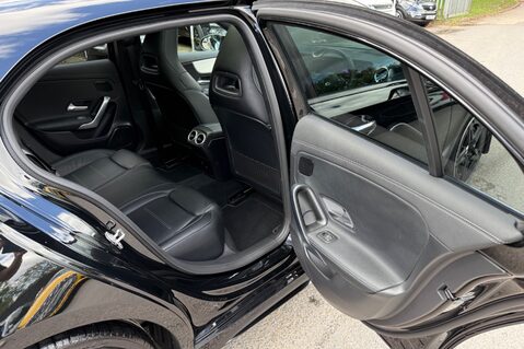 Mercedes-Benz A Class AMG A 35 4MATIC PREMIUM PLUS MHEV - AERO KIT -PAN ROOF -ELECTRIC SEATS 41