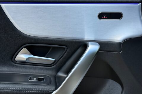 Mercedes-Benz CLA Class CLA 180 AMG LINE PREMIUM PLUS - PAN ROOF - VAT Q - FULL MB SERVICE HISTORY 29
