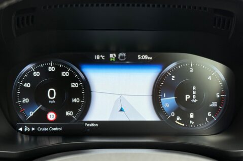 Volvo XC60 B4 R-DESIGN PRO AWD - 22 INCH ALLOY WHEELS - CRYSTAL WHITE PAINT 39