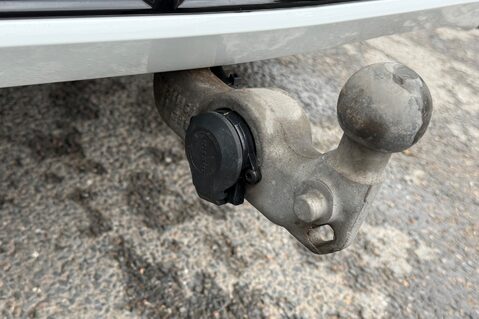 Volvo XC60 B4 R-DESIGN PRO AWD - 22 INCH ALLOY WHEELS - CRYSTAL WHITE PAINT 57