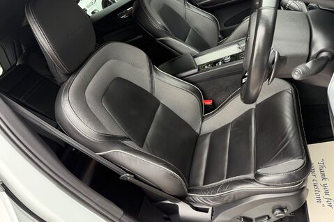 Volvo XC60 B4 R-DESIGN PRO AWD - 22 INCH ALLOY WHEELS - CRYSTAL WHITE PAINT 34