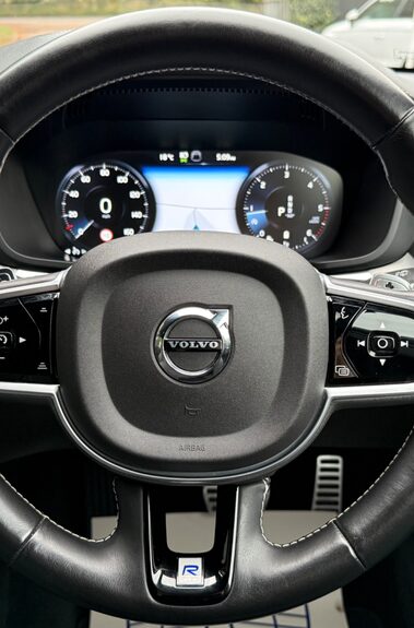 Volvo XC60 B4 R-DESIGN PRO AWD - 22 INCH ALLOY WHEELS - CRYSTAL WHITE PAINT 