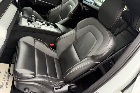 Volvo XC60 B4 R-DESIGN PRO AWD - 22 INCH ALLOY WHEELS - CRYSTAL WHITE PAINT 23