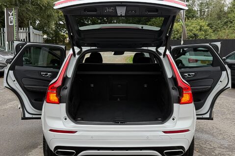Volvo XC60 B4 R-DESIGN PRO AWD - 22 INCH ALLOY WHEELS - CRYSTAL WHITE PAINT 24