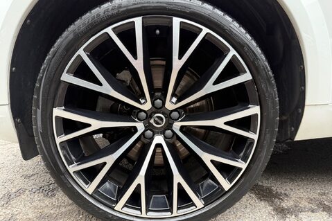 Volvo XC60 B4 R-DESIGN PRO AWD - 22 INCH ALLOY WHEELS - CRYSTAL WHITE PAINT 63