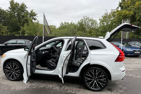 Volvo XC60 B4 R-DESIGN PRO AWD - 22 INCH ALLOY WHEELS - CRYSTAL WHITE PAINT 25