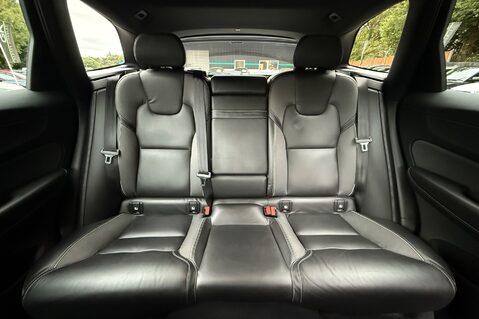 Volvo XC60 B4 R-DESIGN PRO AWD - 22 INCH ALLOY WHEELS - CRYSTAL WHITE PAINT 19