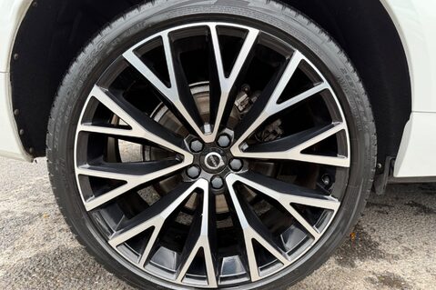 Volvo XC60 B4 R-DESIGN PRO AWD - 22 INCH ALLOY WHEELS - CRYSTAL WHITE PAINT 61