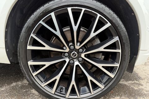 Volvo XC60 B4 R-DESIGN PRO AWD - 22 INCH ALLOY WHEELS - CRYSTAL WHITE PAINT 62