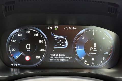 Volvo XC60 B4 R-DESIGN PRO AWD - 22 INCH ALLOY WHEELS - CRYSTAL WHITE PAINT 38