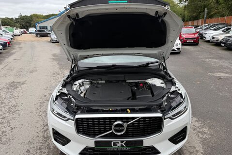 Volvo XC60 B4 R-DESIGN PRO AWD - 22 INCH ALLOY WHEELS - CRYSTAL WHITE PAINT 58