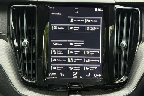 Volvo XC60 B4 R-DESIGN PRO AWD - 22 INCH ALLOY WHEELS - CRYSTAL WHITE PAINT 40