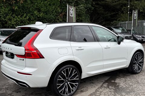 Volvo XC60 B4 R-DESIGN PRO AWD - 22 INCH ALLOY WHEELS - CRYSTAL WHITE PAINT 8