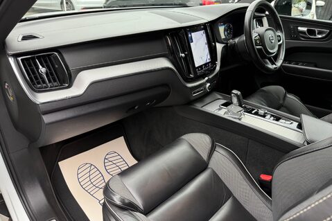 Volvo XC60 B4 R-DESIGN PRO AWD - 22 INCH ALLOY WHEELS - CRYSTAL WHITE PAINT 27