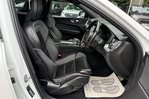 Volvo XC60 B4 R-DESIGN PRO AWD - 22 INCH ALLOY WHEELS - CRYSTAL WHITE PAINT 18