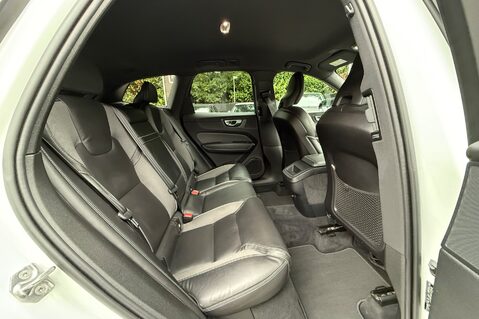 Volvo XC60 B4 R-DESIGN PRO AWD - 22 INCH ALLOY WHEELS - CRYSTAL WHITE PAINT 28