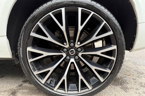 Volvo XC60 B4 R-DESIGN PRO AWD - 22 INCH ALLOY WHEELS - CRYSTAL WHITE PAINT 5