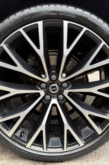 Volvo XC60 B4 R-DESIGN PRO AWD - 22 INCH ALLOY WHEELS - CRYSTAL WHITE PAINT 