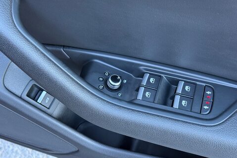 Audi A4 AVANT TFSI SE - APPLE CARPLAY -SAT NAV -HEATED SEATS -POWER FOLD MIRRORS 34