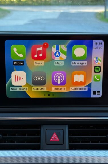 Audi A4 AVANT TFSI SE - APPLE CARPLAY -SAT NAV -HEATED SEATS -POWER FOLD MIRRORS 