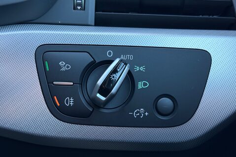 Audi A4 AVANT TFSI SE - APPLE CARPLAY -SAT NAV -HEATED SEATS -POWER FOLD MIRRORS 42