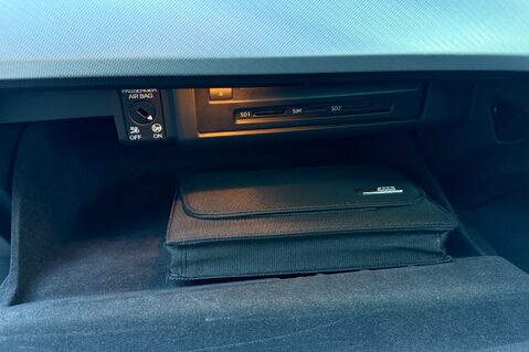 Audi A4 AVANT TFSI SE - APPLE CARPLAY -SAT NAV -HEATED SEATS -POWER FOLD MIRRORS 52