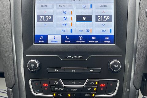 Ford Mondeo TITANIUM EDITION ECOBLUE - VAT QUALIFYING - APPLE CAR PLAY - FULL SERVICE H 40