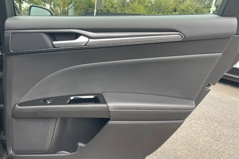 Ford Mondeo TITANIUM EDITION ECOBLUE - VAT QUALIFYING - APPLE CAR PLAY - FULL SERVICE H 33