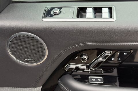 Land Rover Range Rover WESTMINSTER BLACK MHEV - VAT QUALIFYING -ONE OWNER -FULL LR SERVICE HISTORY 40