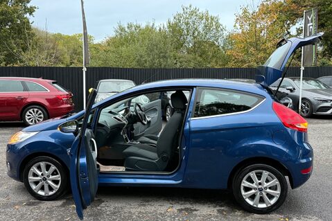 Ford Fiesta ZETEC 16V - 1 OWNER & FULL FORD SERVICE HISTORY WITH 17 SERVICES -NEW MOT 22
