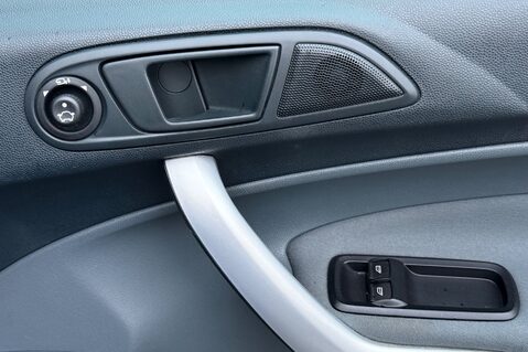 Ford Fiesta ZETEC 16V - 1 OWNER & FULL FORD SERVICE HISTORY WITH 17 SERVICES -NEW MOT 28