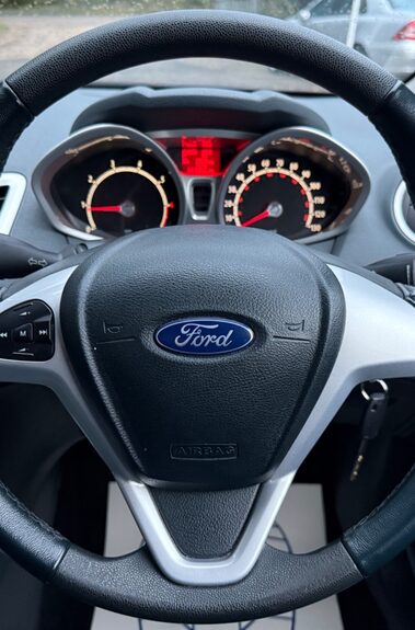Ford Fiesta ZETEC 16V - 1 OWNER & FULL FORD SERVICE HISTORY WITH 17 SERVICES -NEW MOT 