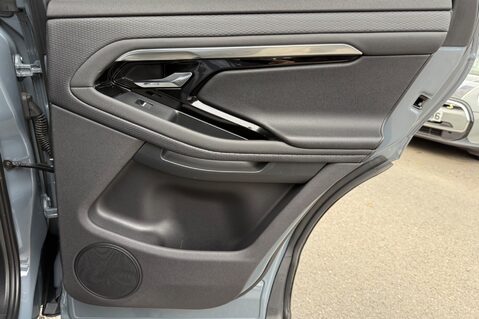 Land Rover Range Rover Evoque R-DYNAMIC S MHEV - ONE OWNER - NOLITA GREY - VAT QUALIFYING 33