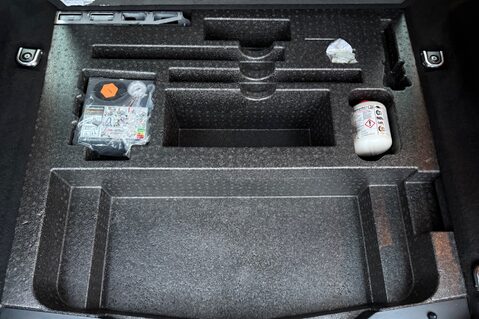 Land Rover Range Rover Evoque TD4 HSE DYNAMIC -BLACK & RED LEATHER INTERIOR - LANE ASSIST -2 OWNERS 50