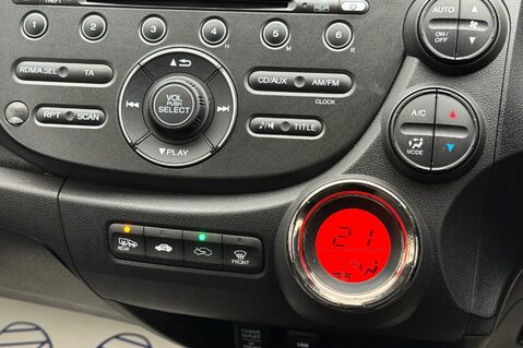 Honda Jazz I-VTEC ES PLUS AUTOMATIC - FULL HONDA SERVICE HISTORY - 12604 MILES! 34